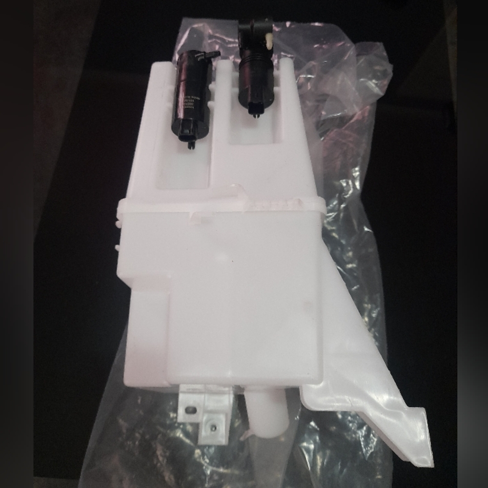 Nissan original Washer Reservoir